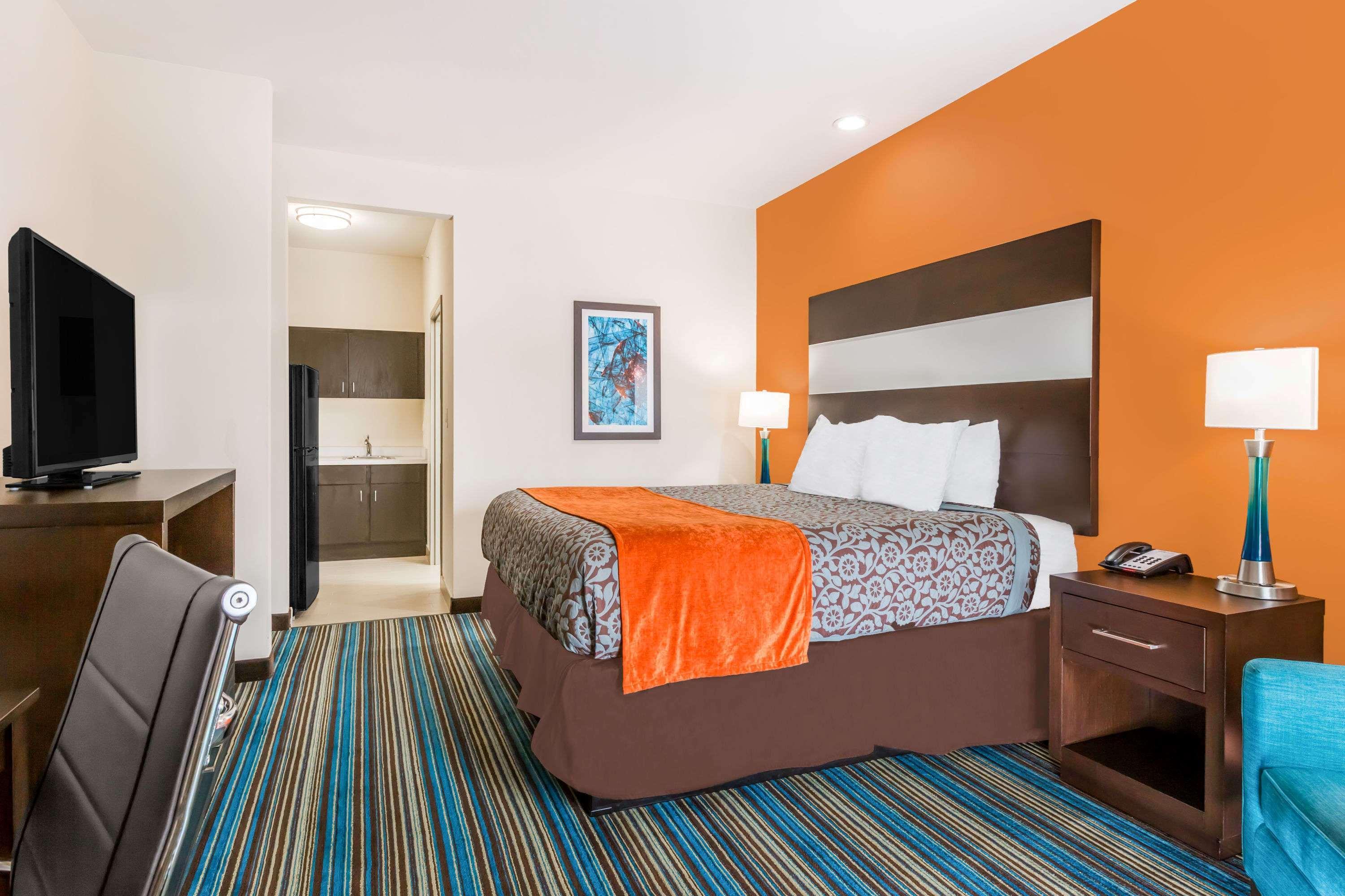 Days Inn & Suites By Wyndham Katy Bagian luar foto