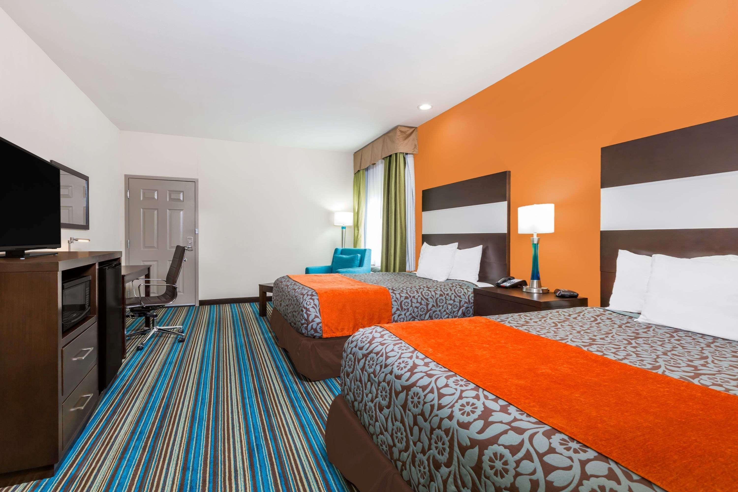 Days Inn & Suites By Wyndham Katy Bagian luar foto